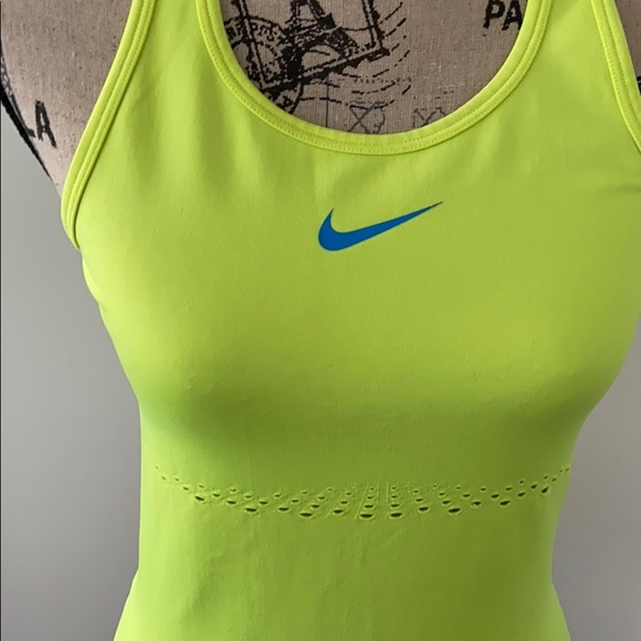 Nike bundle of 2 workout tops - Picture 6 of 11